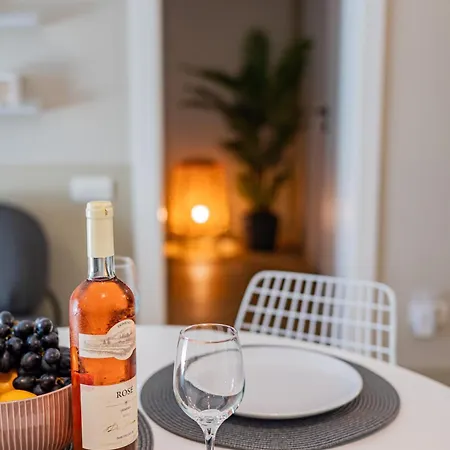 Seaanne - La Mare In Centrul Statiunii mamaia Apartamento *